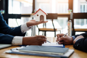 Contratos de arrendamiento y leyes de arrendamiento de dueños