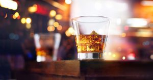 Una demanda cuestiona la responsabilidad por una muerte relacionada con el alcohol