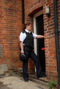 ¿Cuándo puede la policía realizar un registro de un hogar sin orden judicial?